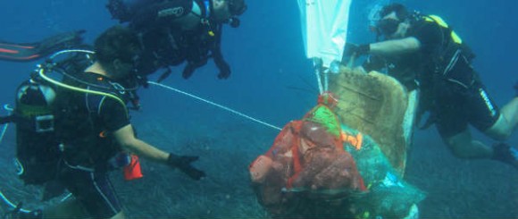 skoupidia-stis-thalasses2